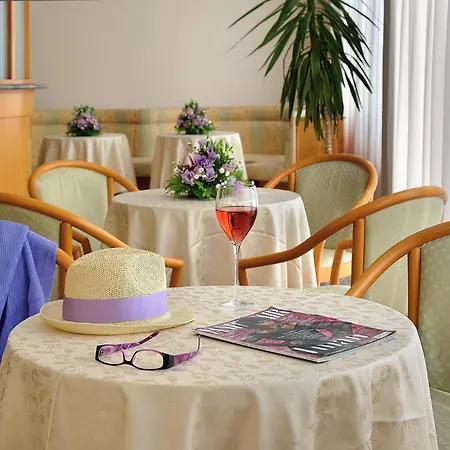 Helios Hotel 3*