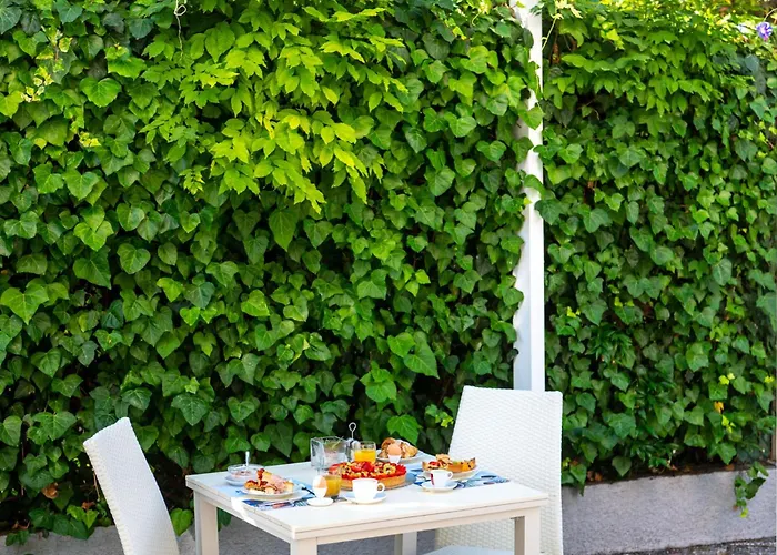 赫利奥斯酒店 3* 迪亚诺马里纳