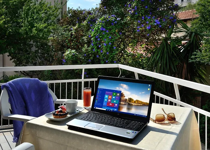 赫利奥斯酒店 3* 迪亚诺马里纳